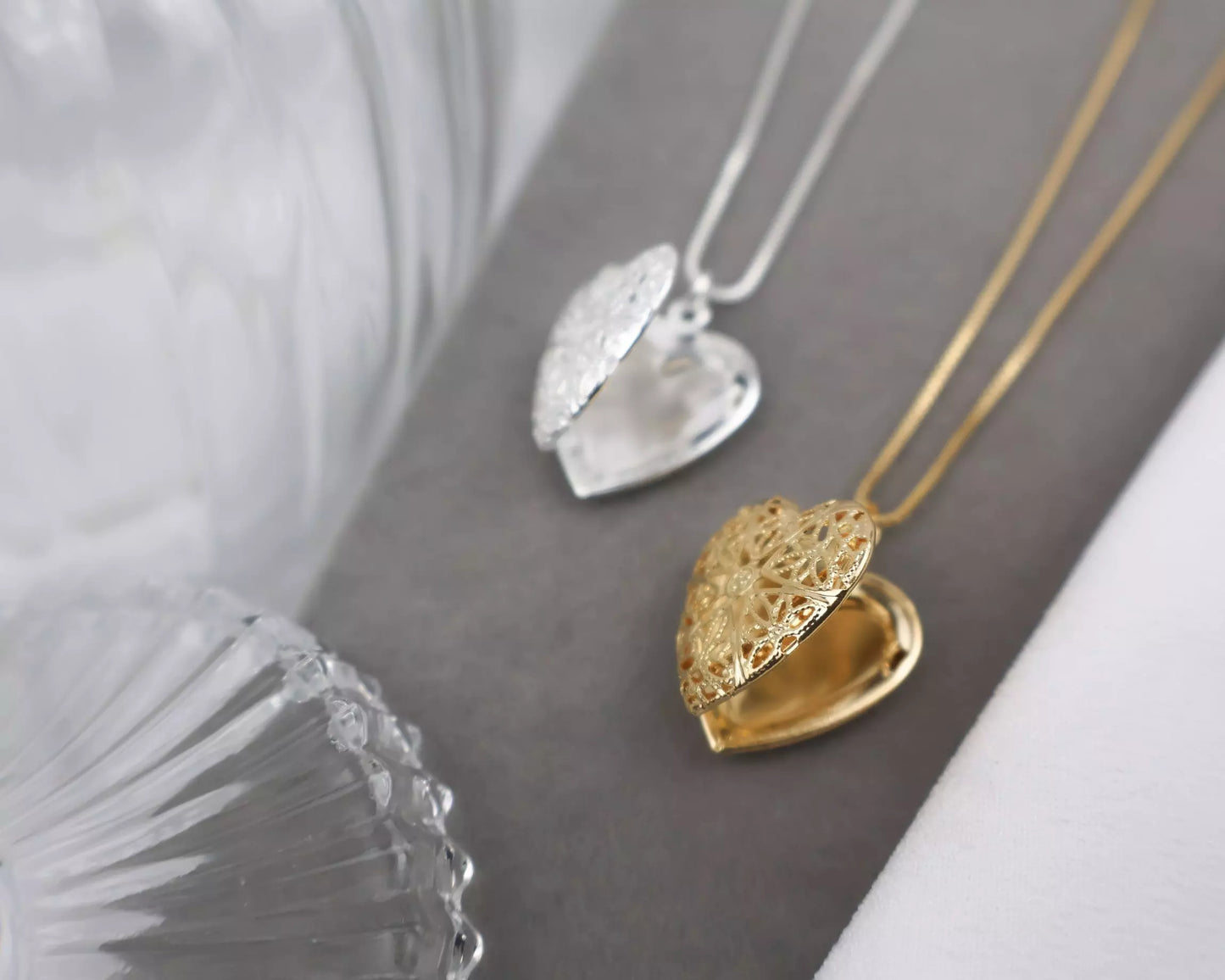 Medium Necklace with Openwork Heart Locket Pendant - Silver