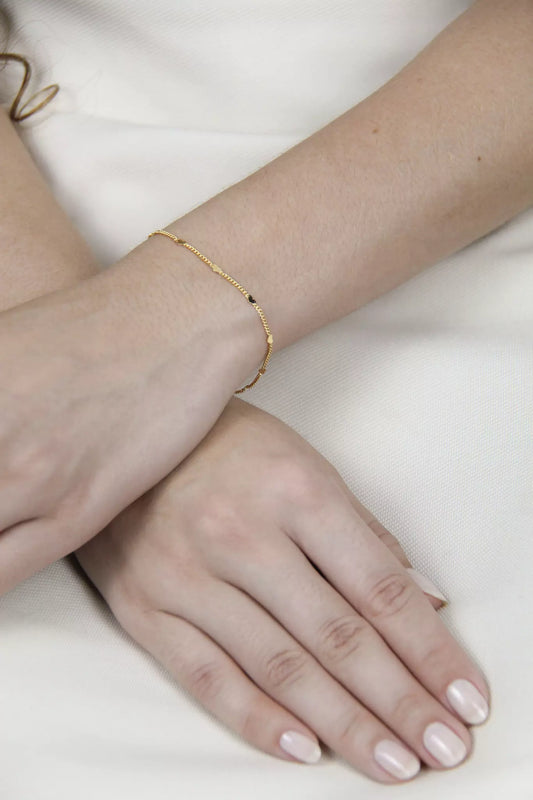 Dainty Chain Bracelet with Heart Details - Gold