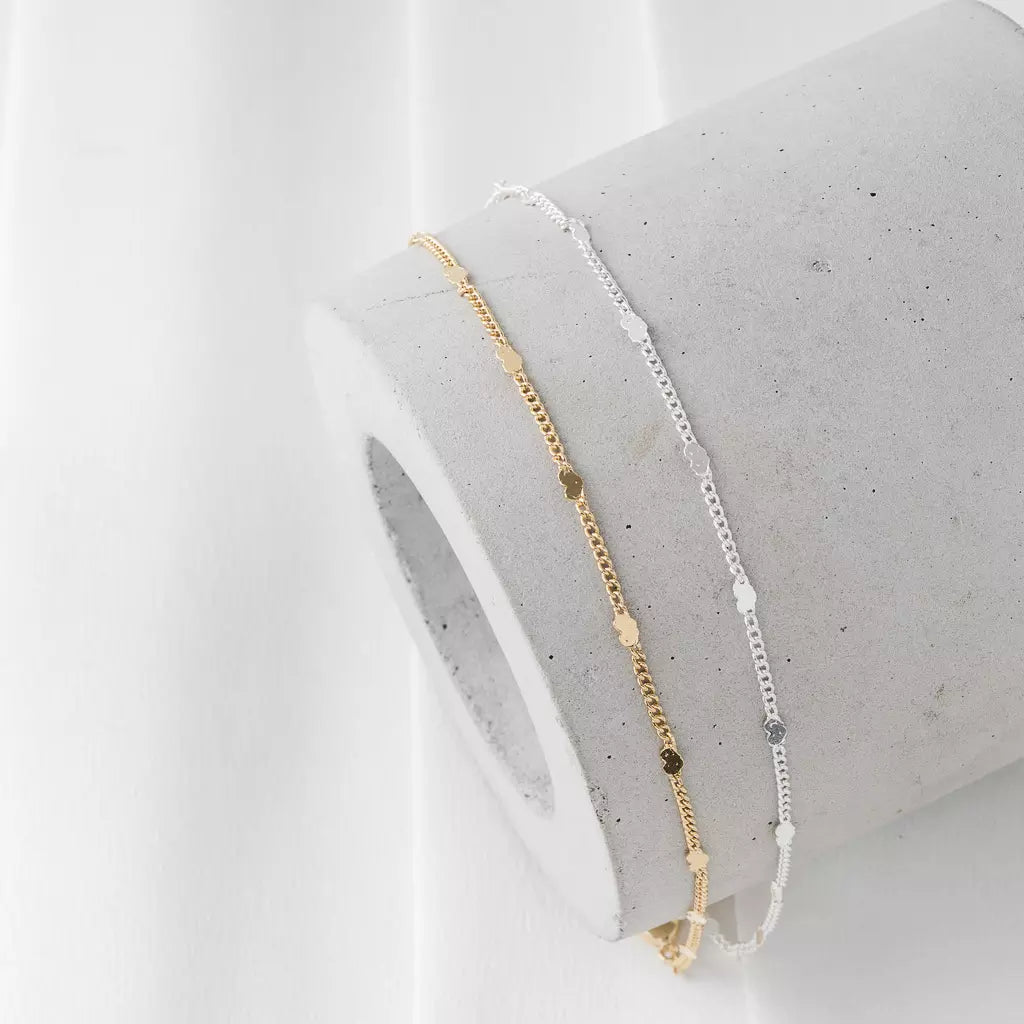 Dainty Chain Bracelet with Heart Details - Gold