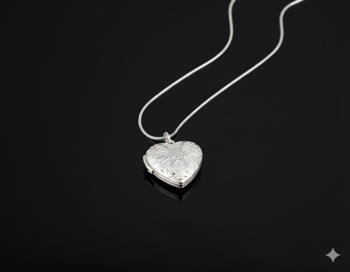 Medium Necklace with Openwork Heart Locket Pendant - Silver