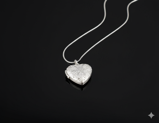 Medium Necklace with Openwork Heart Locket Pendant - Silver